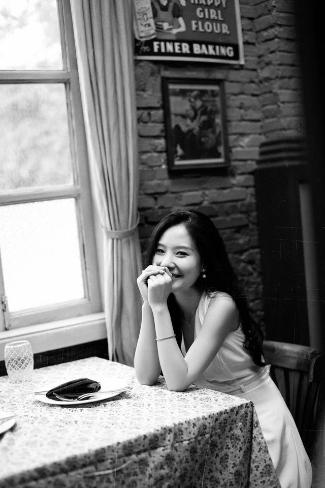 优雅美女夏日甜美笑容图  第6张