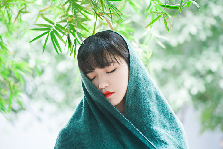 竹林下红唇女子为谁一笑  第8张