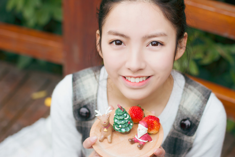 清纯美女户外甜美卖萌写真  第6张