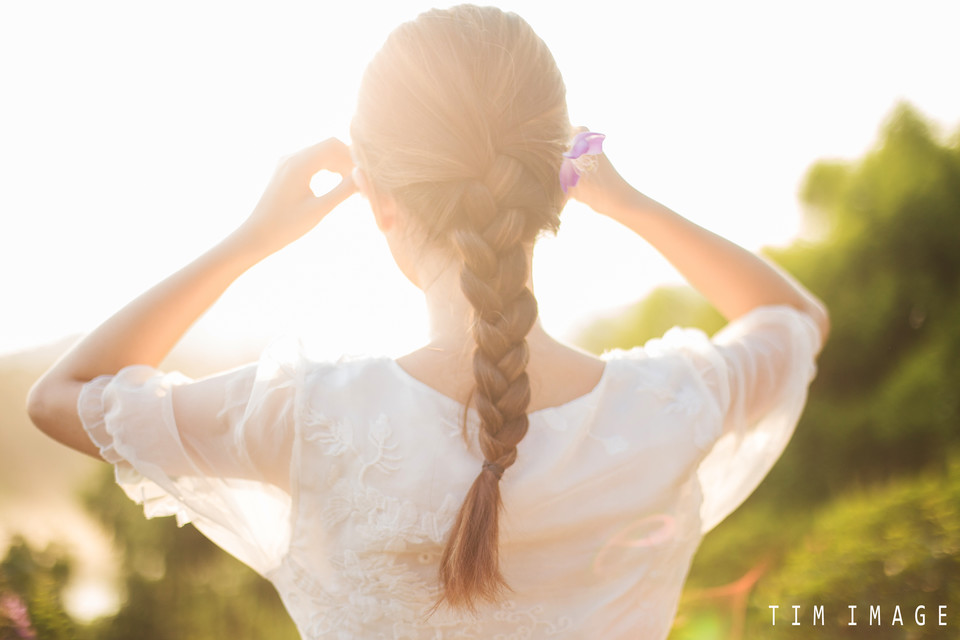 长裙女子纪念青春时光  第3张