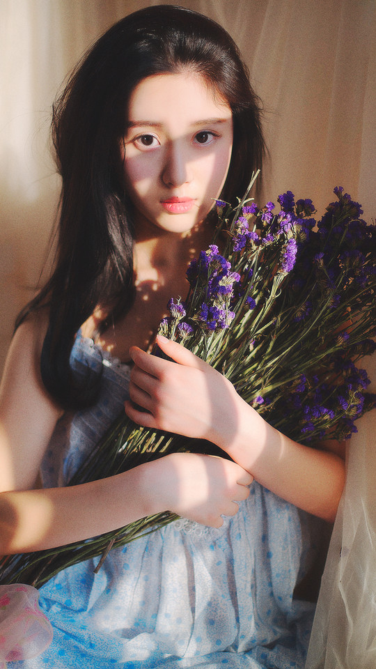 长发养眼美女的羞涩迷人  第5张