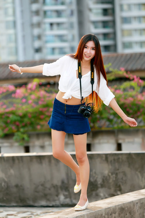 晚秋时分的清纯可爱美女  第3张