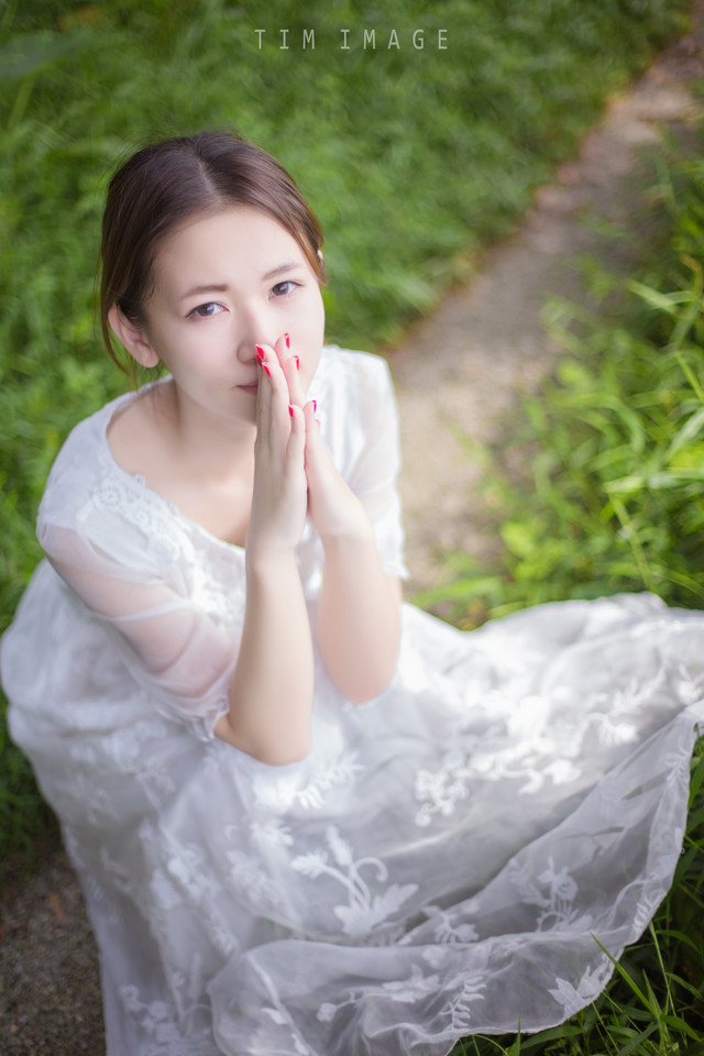 长裙女子纪念青春时光  第16张