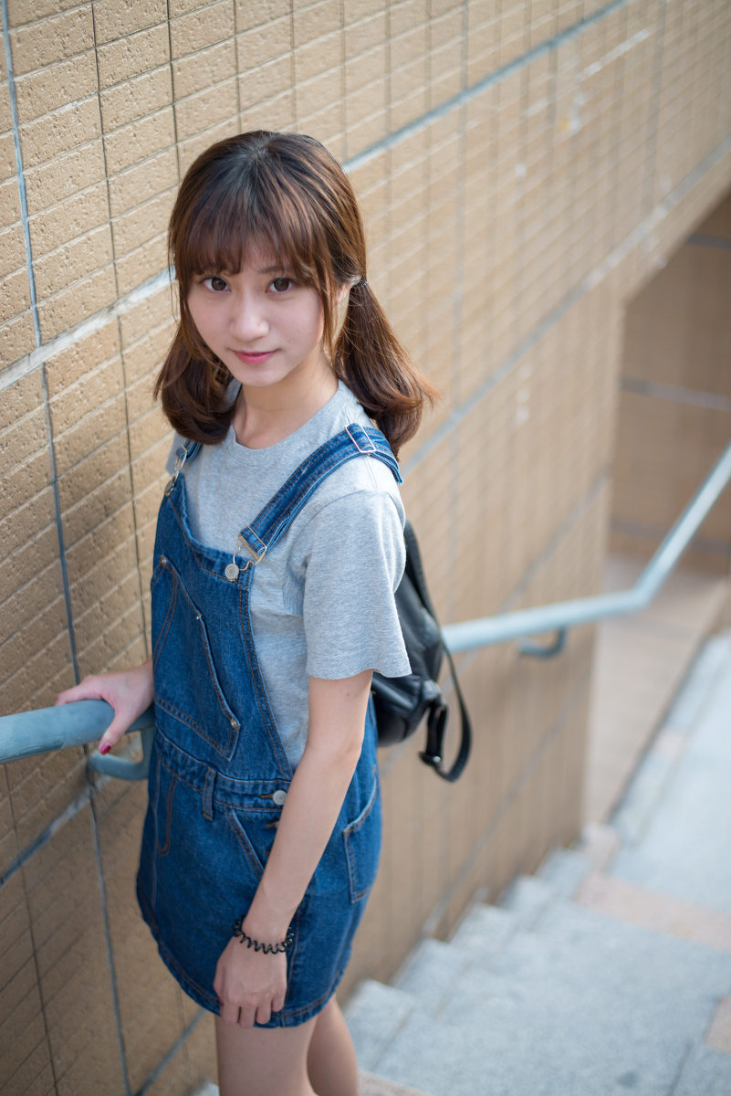 背带裤女子的双马尾清纯图  第19张