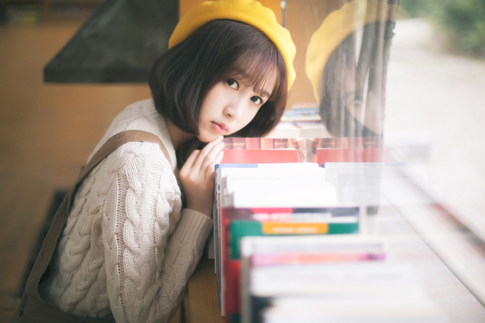 背带裤女子的书馆开学季的到来  第2张