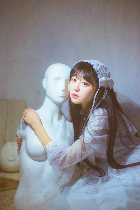 白裙少女私房忧郁迷人图  第7张