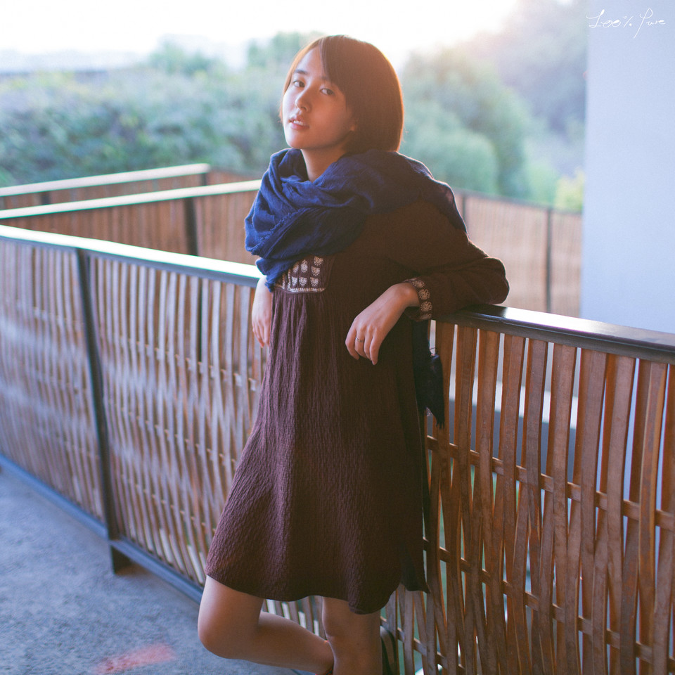 短发女子的清纯唯美写真图  第1张