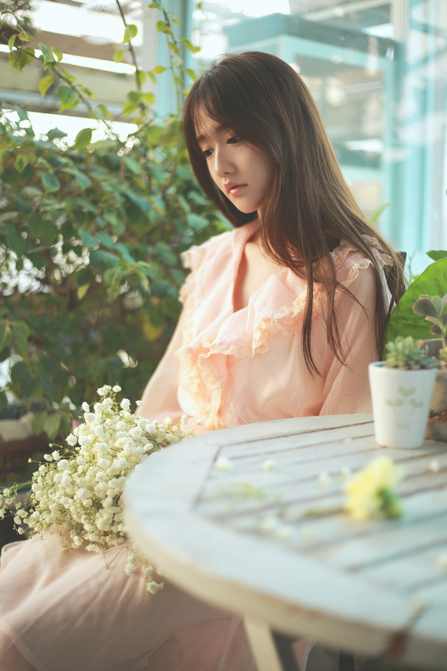 清纯迷人长发女子图片  第8张