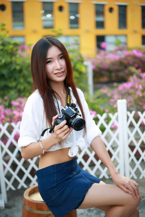 晚秋时分的清纯可爱美女  第7张