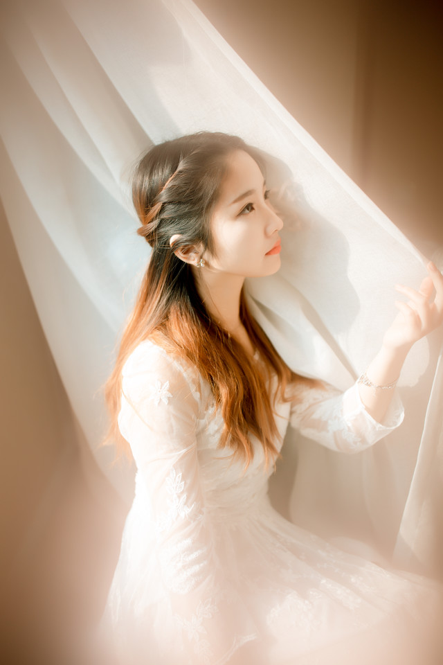 白裙少女私房清纯迷人图  第3张