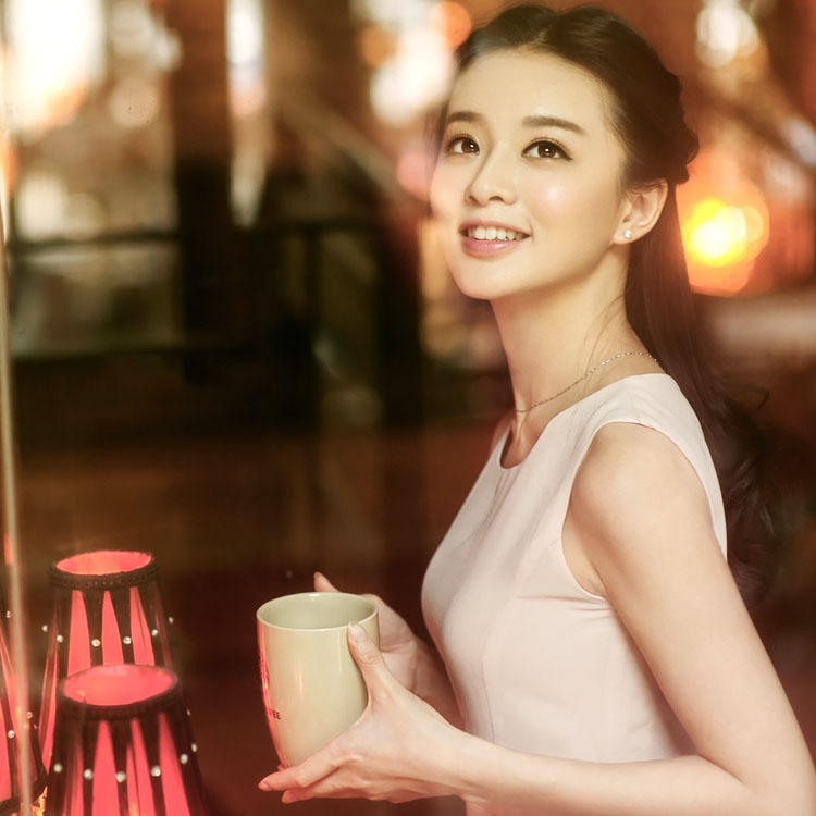 小清新美女的咖啡店清纯图  第3张