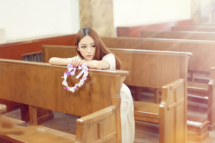 寂静时光里的花环美女  第3张