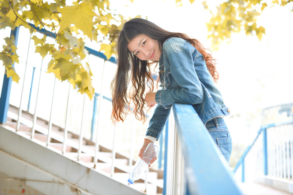 秋日清纯迷人长发美女  第3张