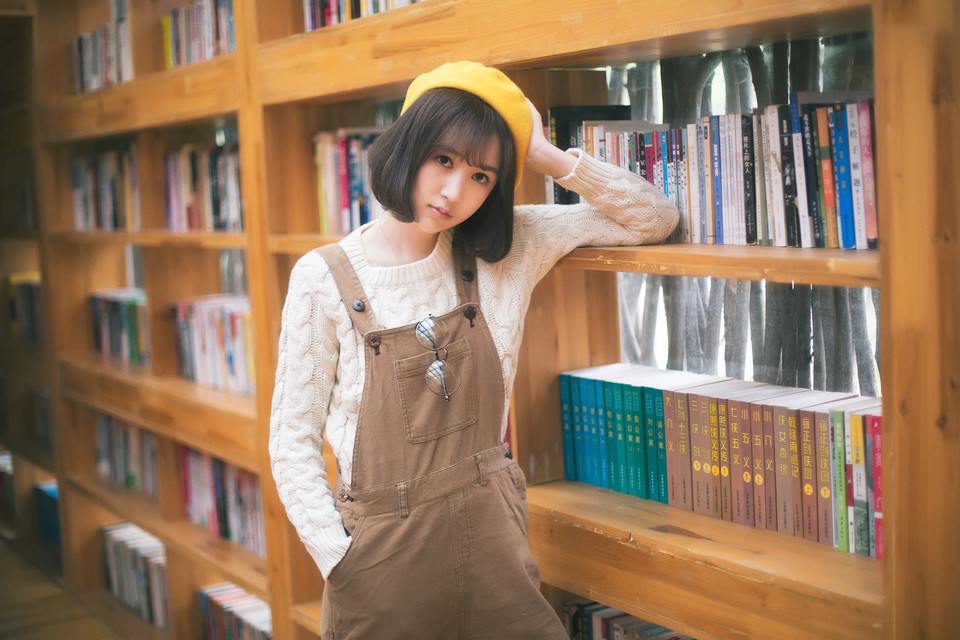 背带裤女子的书馆开学季的到来  第3张