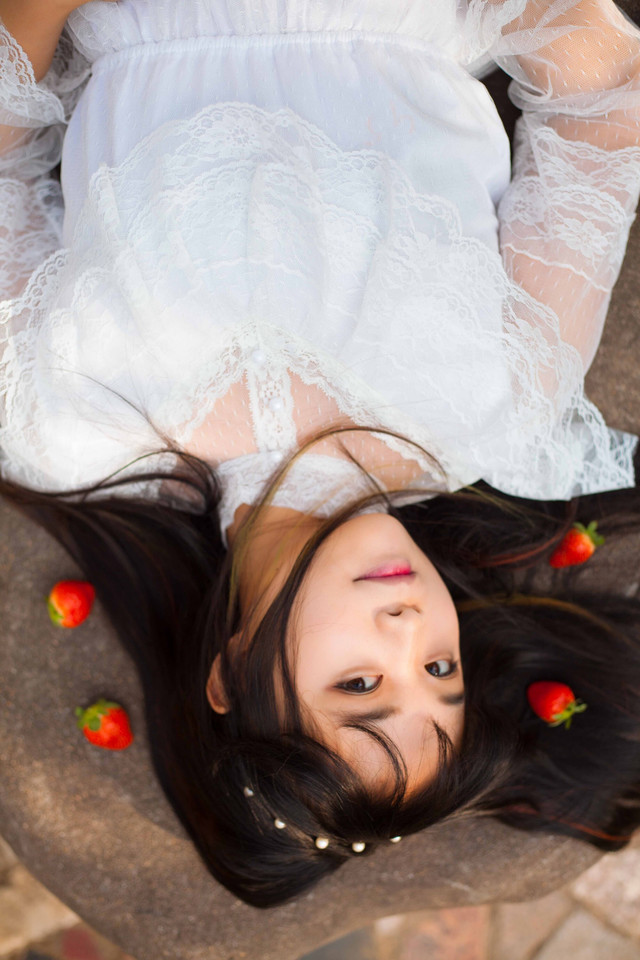 草莓姑娘森林清纯图  第3张