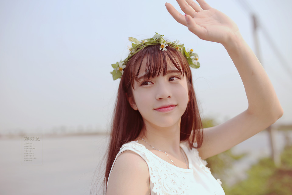 花环女子的清纯户外图  第14张