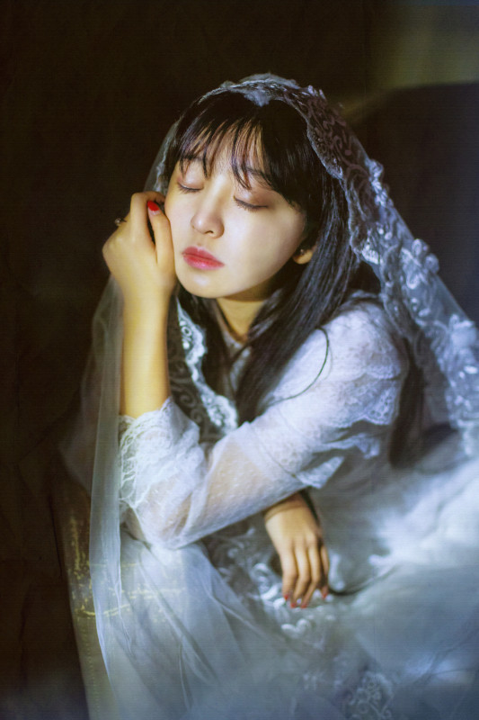 白裙少女私房忧郁迷人图  第18张