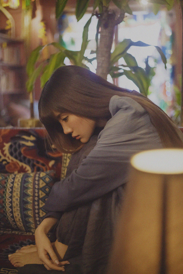 忧伤美女私房迷人长裙  第10张