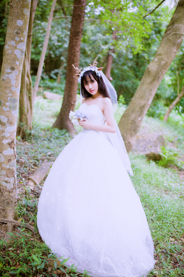 麋鹿姑娘森林唯美图  第6张