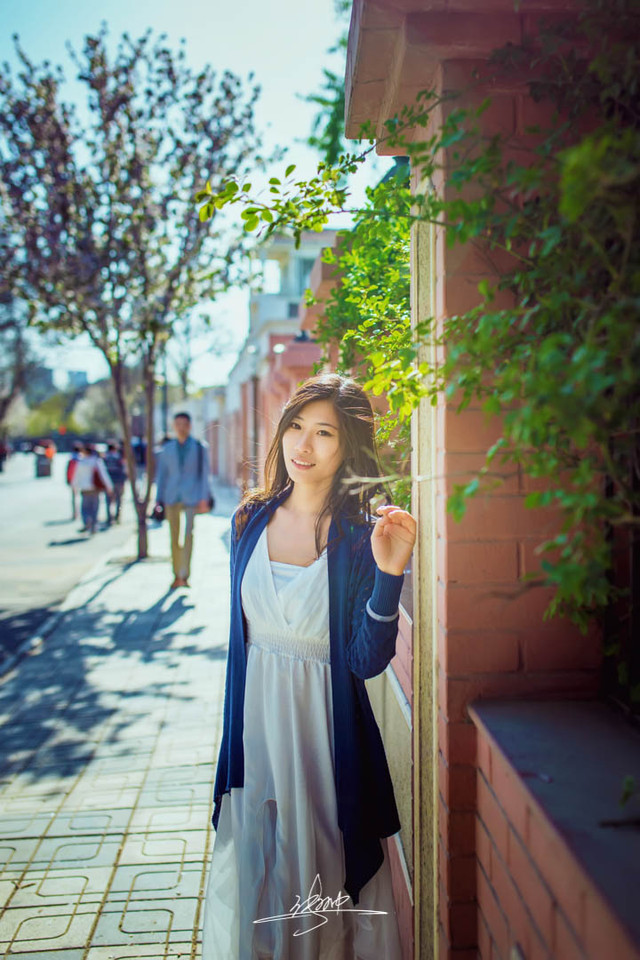 暖阳下的长裙少女迷人图  第14张