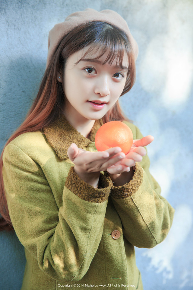 冬日暖阳下的清纯美女  第8张