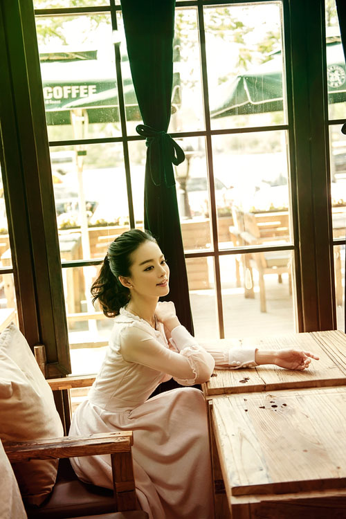 小清新美女的咖啡店清纯图  第4张