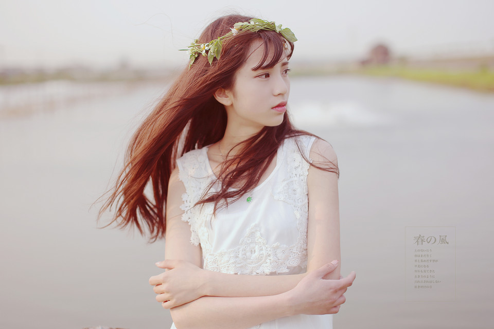 花环女子的清纯户外图  第24张