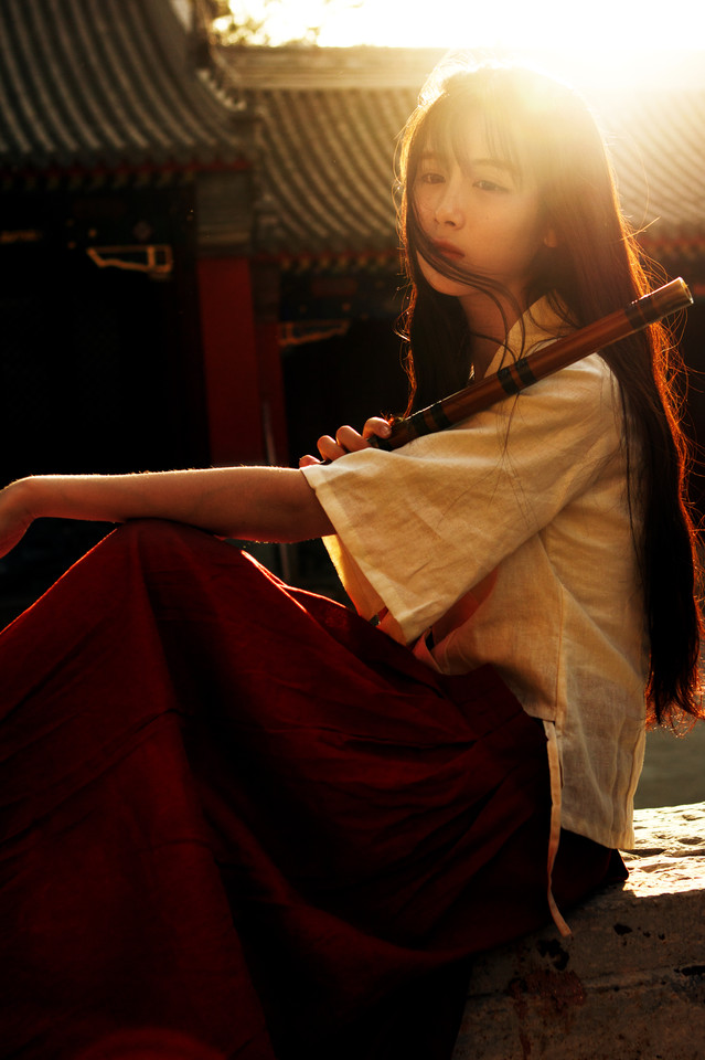 夕阳下气质美女唯美图  第6张