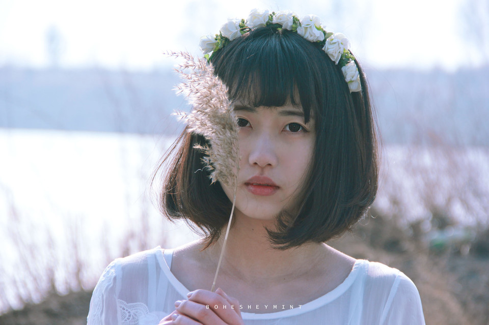 花环少女海边白裙飘飘  第1张