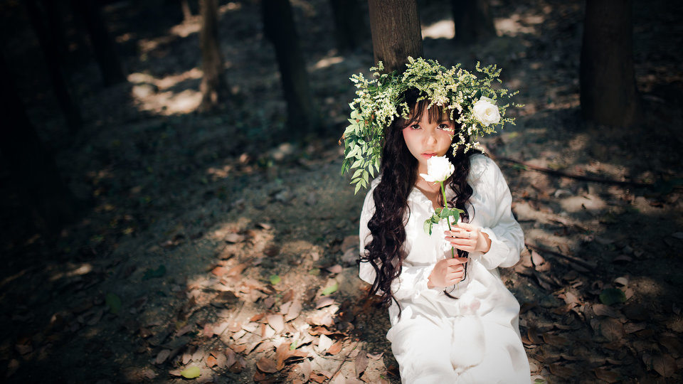 绿野森林的长裙女子  第4张