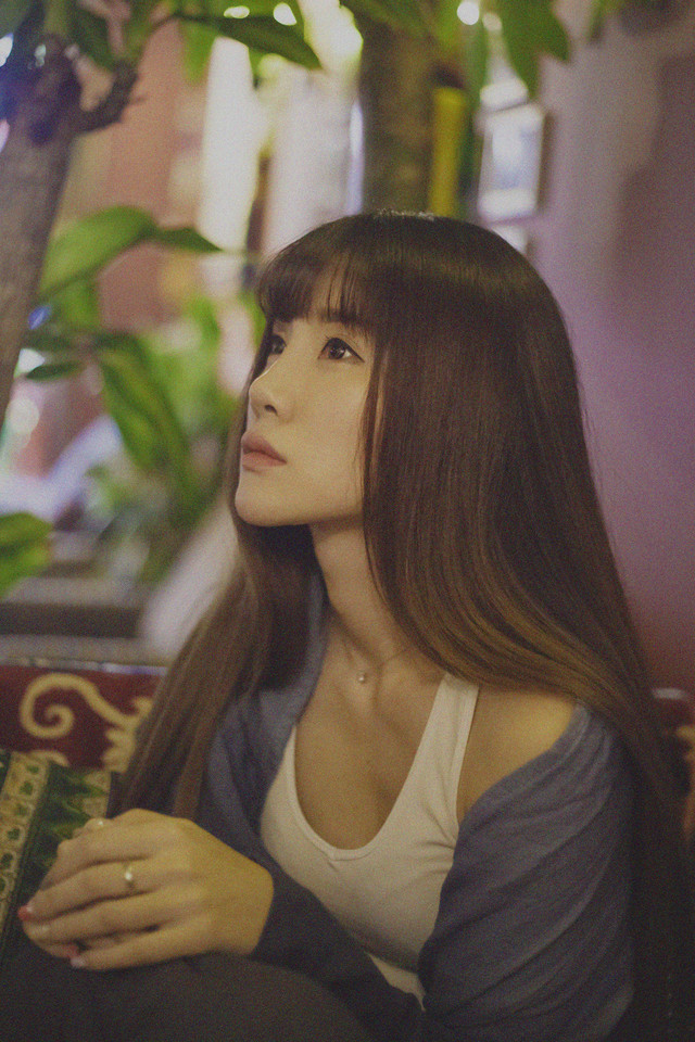 忧伤美女私房迷人长裙  第4张