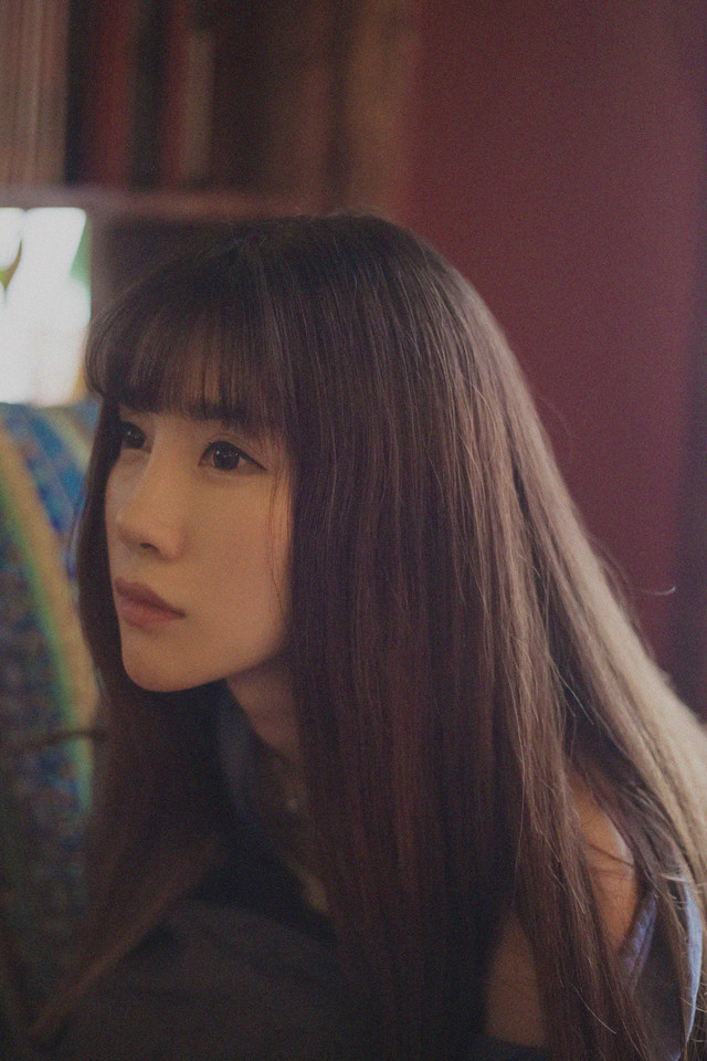 忧伤美女私房迷人长裙  第2张