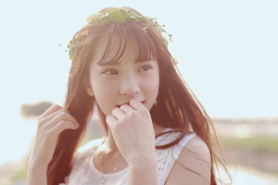 花环女子的清纯户外图  第17张