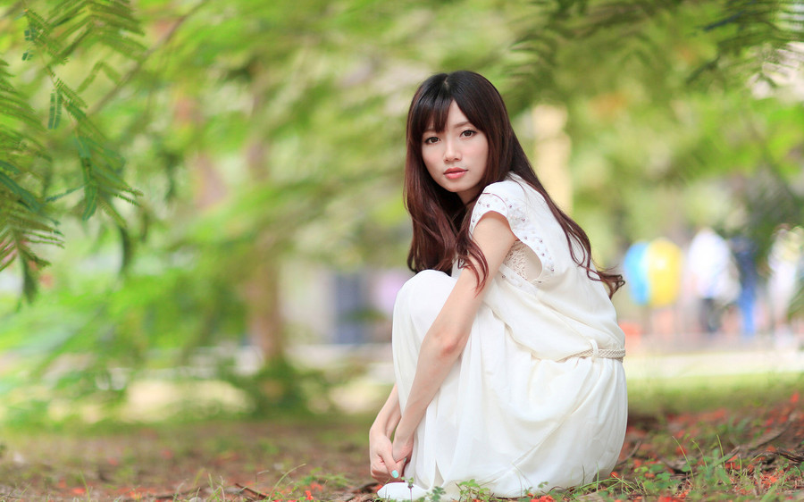 清纯甜美姑娘户外图  第3张