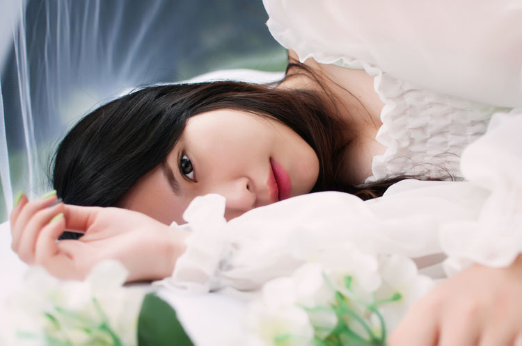 天使女孩户外的清纯写真  第2张