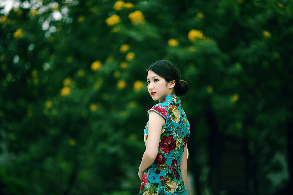 旗袍美女甜美艺术照  第3张