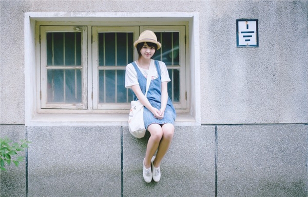 素颜美女户外清纯可人图  第1张