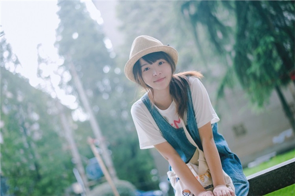 素颜美女户外清纯可人图  第9张