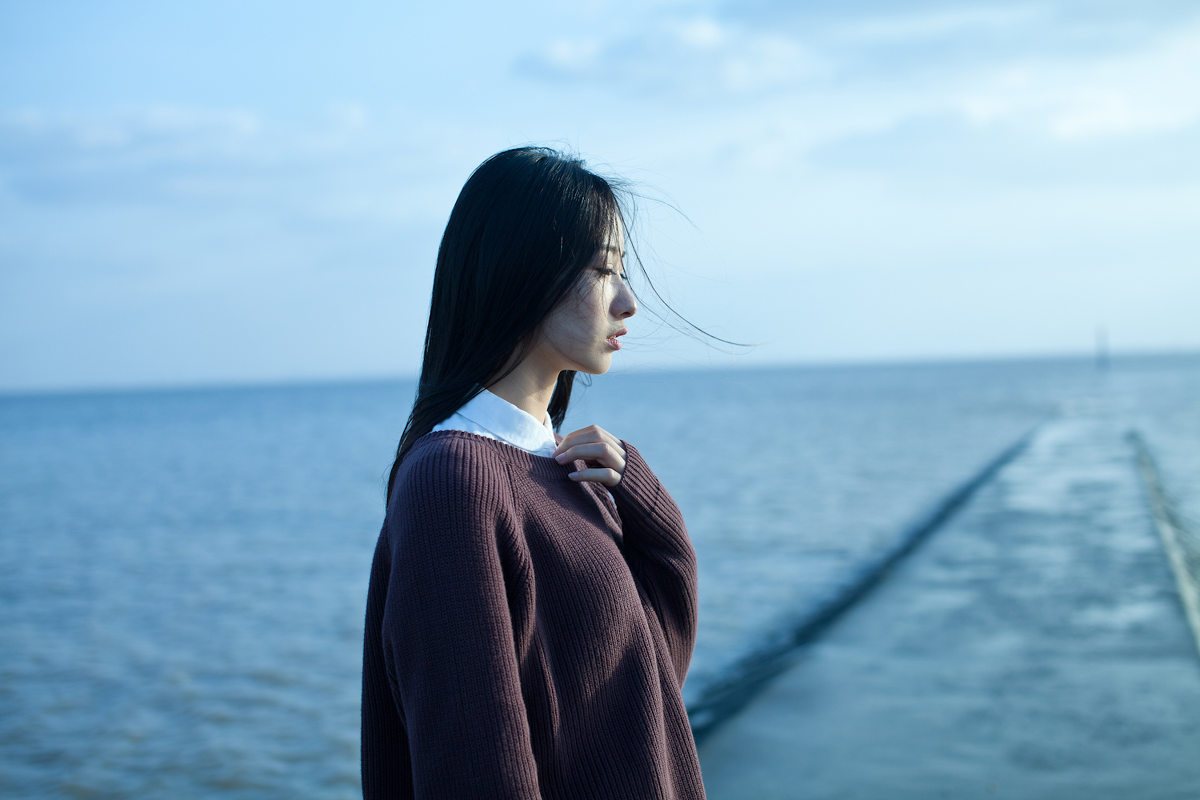 想去海边旅行的长发女子  第5张