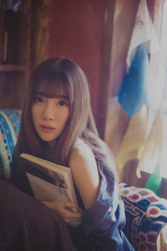 忧伤美女私房迷人长裙  第18张