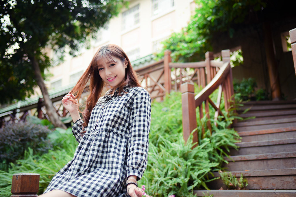 格子长裙女子的秀气写真  第19张
