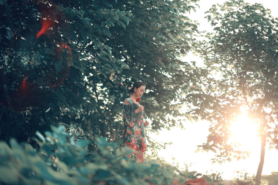 夕阳下的清纯女子  第4张