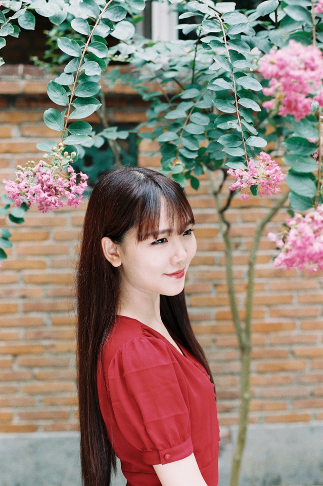 红裙女子户外清纯写真  第3张