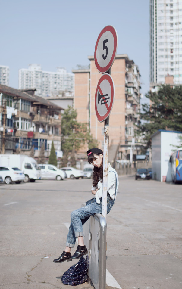 霸气女子户外迷人身姿  第4张