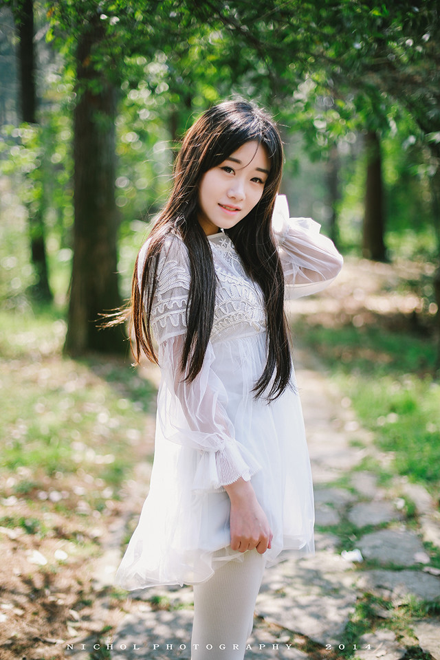 小清新女子森林小路的清纯美女  第11张
