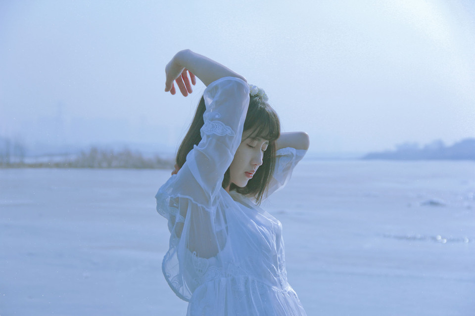 花环少女海边白裙飘飘  第6张