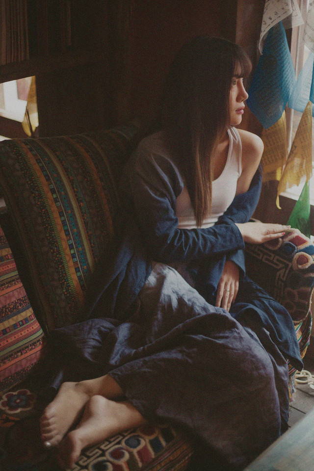 忧伤美女私房迷人长裙  第7张