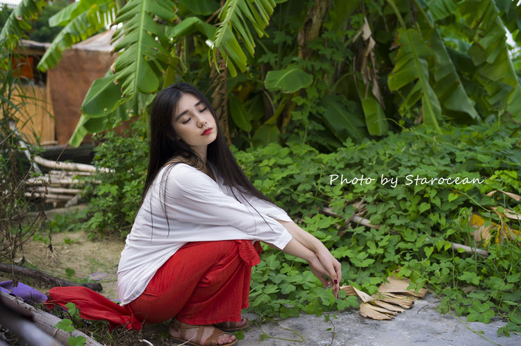 树下的清纯女神唯美写真  第6张