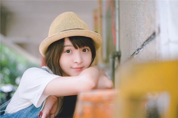 素颜美女户外清纯可人图  第6张