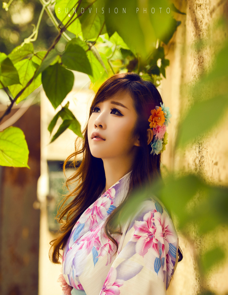 和服女子户外艺术照  第5张